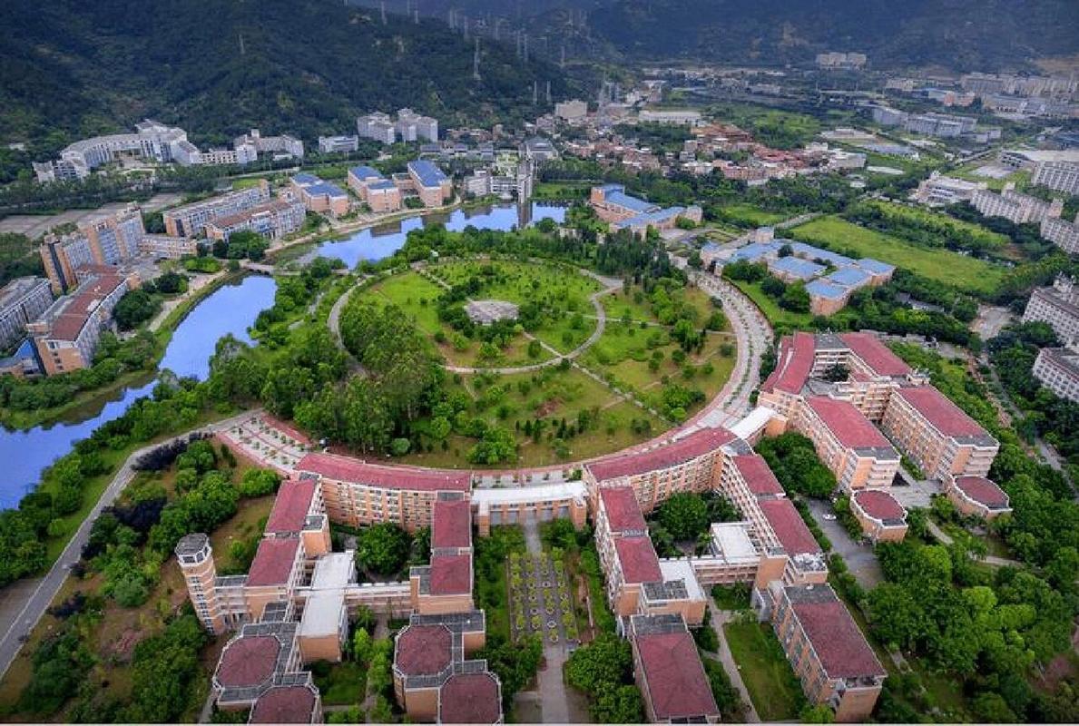 university)是經教育部批準,在福建師范大學福清分校基礎上設置,福
