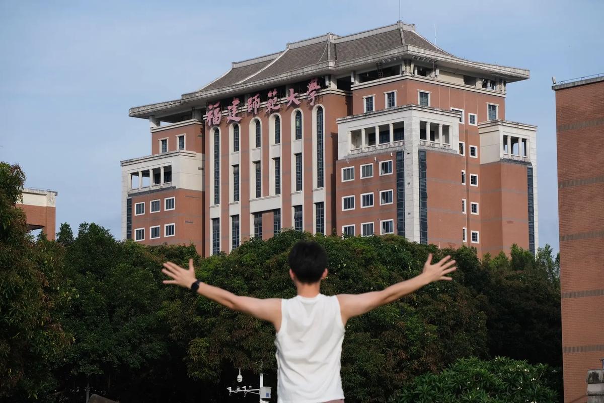 雨露天下，福師大真美——攝影師的鏡頭定格福建師范大學福清分校風采